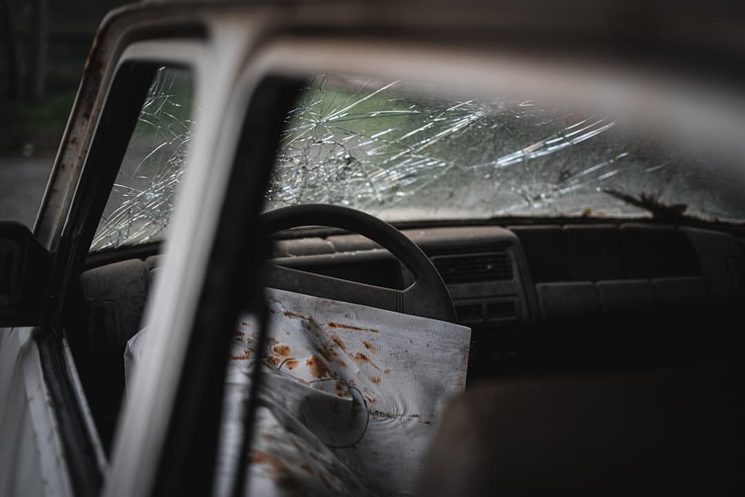 Photo Cracked windshield