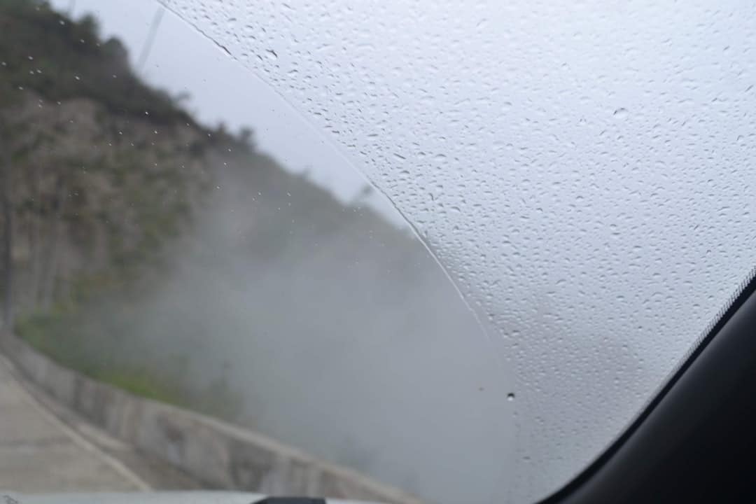 Photo Leaking Windshield Seal