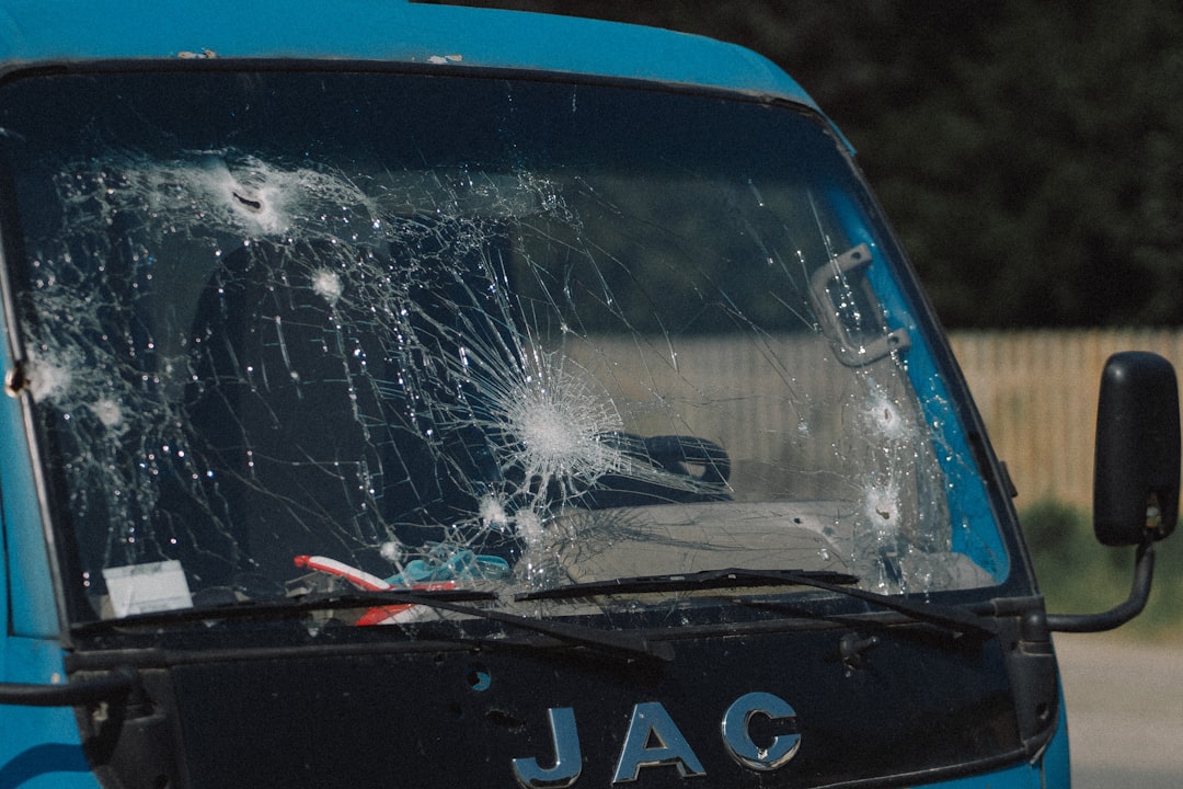 Photo cracked windshield repair insurance