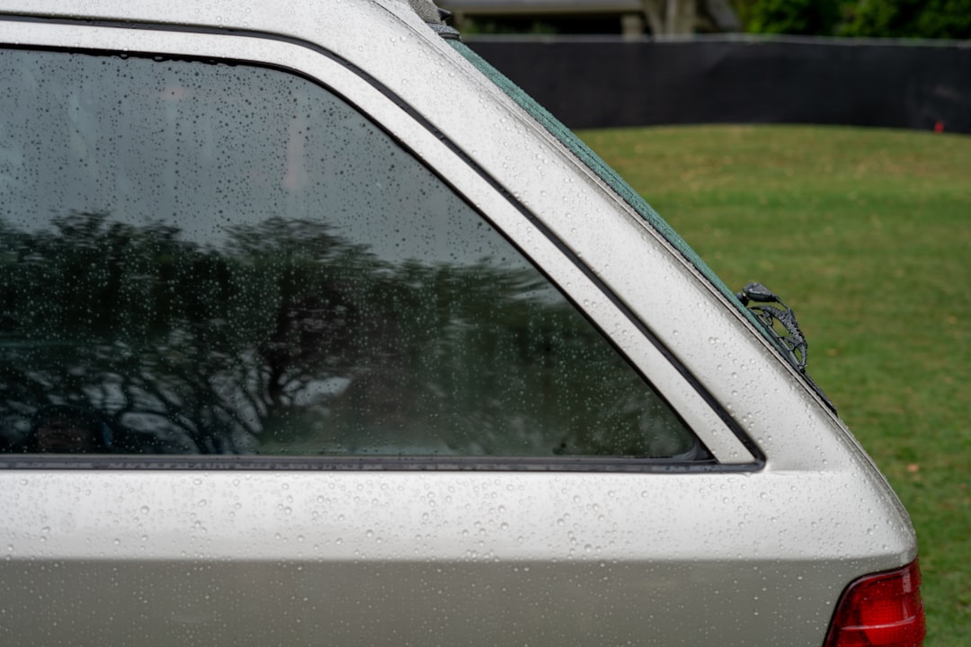 Photo SUV rear windshield replacement price