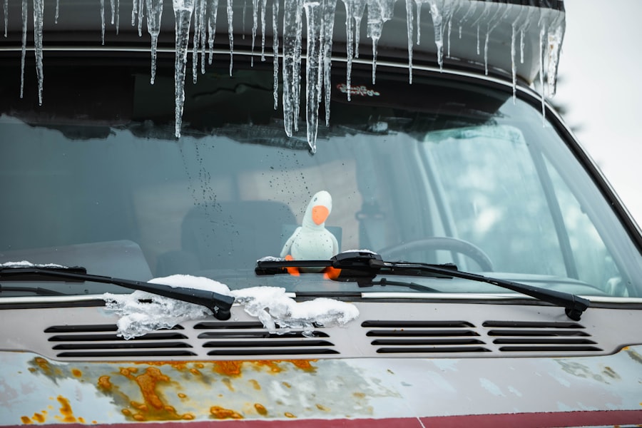 Photo Windshield crack tracking tool repair