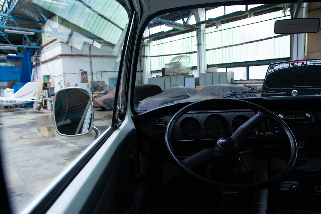 Photo mobile auto glass repair windshield service